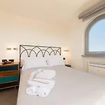 Insula Boutique Hotel 4*
