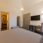 Insula Boutique Hotel 4*