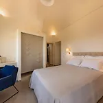 Insula Boutique Hotel 4*