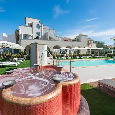 Insula Boutique Hotel 4*