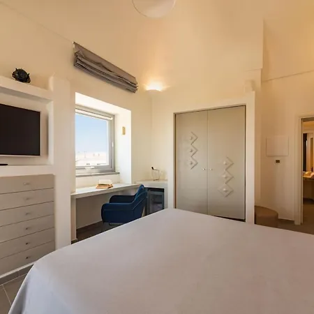 Insula Boutique מלון 4*