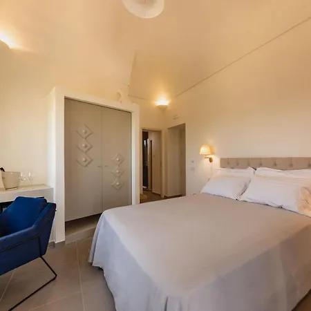 Insula Boutique Hotel 4*