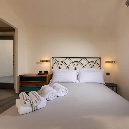 Insula Boutique Hotel 4*