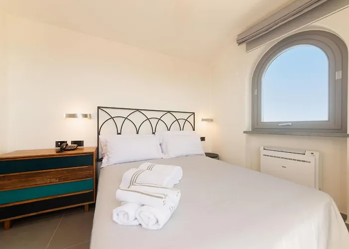 Insula Boutique Hotel 4*