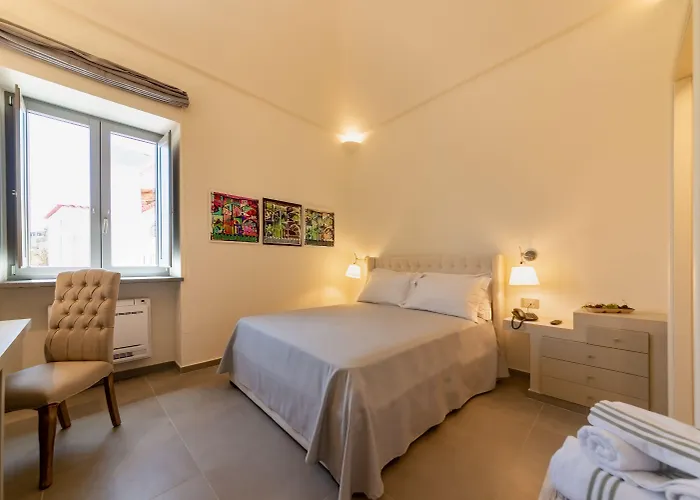 Insula Boutique 4*