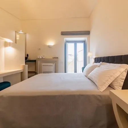 Insula Boutique Hotel 4*