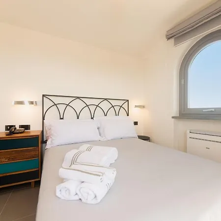 Insula Boutique Hotel 4*
