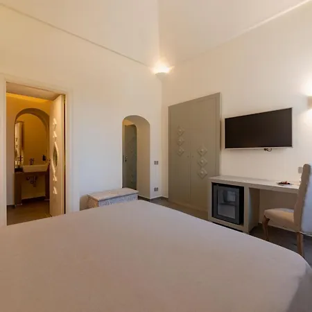 Insula Boutique Hotel 4*