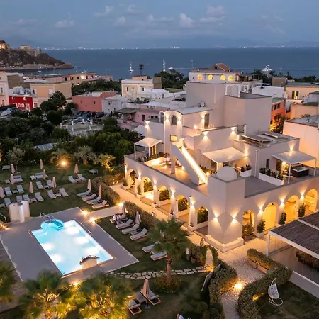 Insula Boutique Hotel 4*