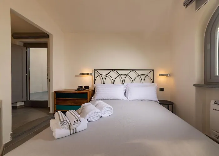 Insula Boutique Hotel 4*